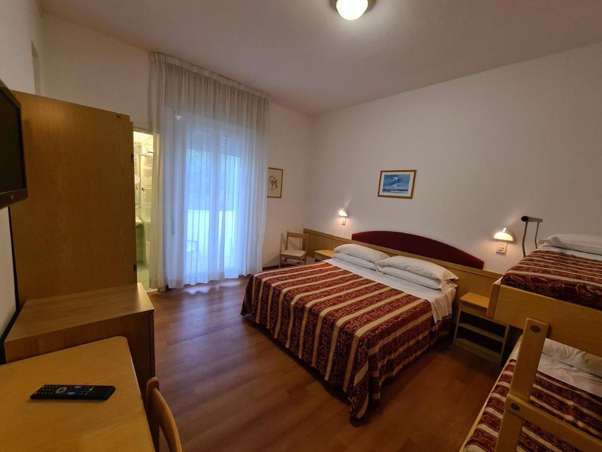 Hotel Angelus Римини Экстерьер фото