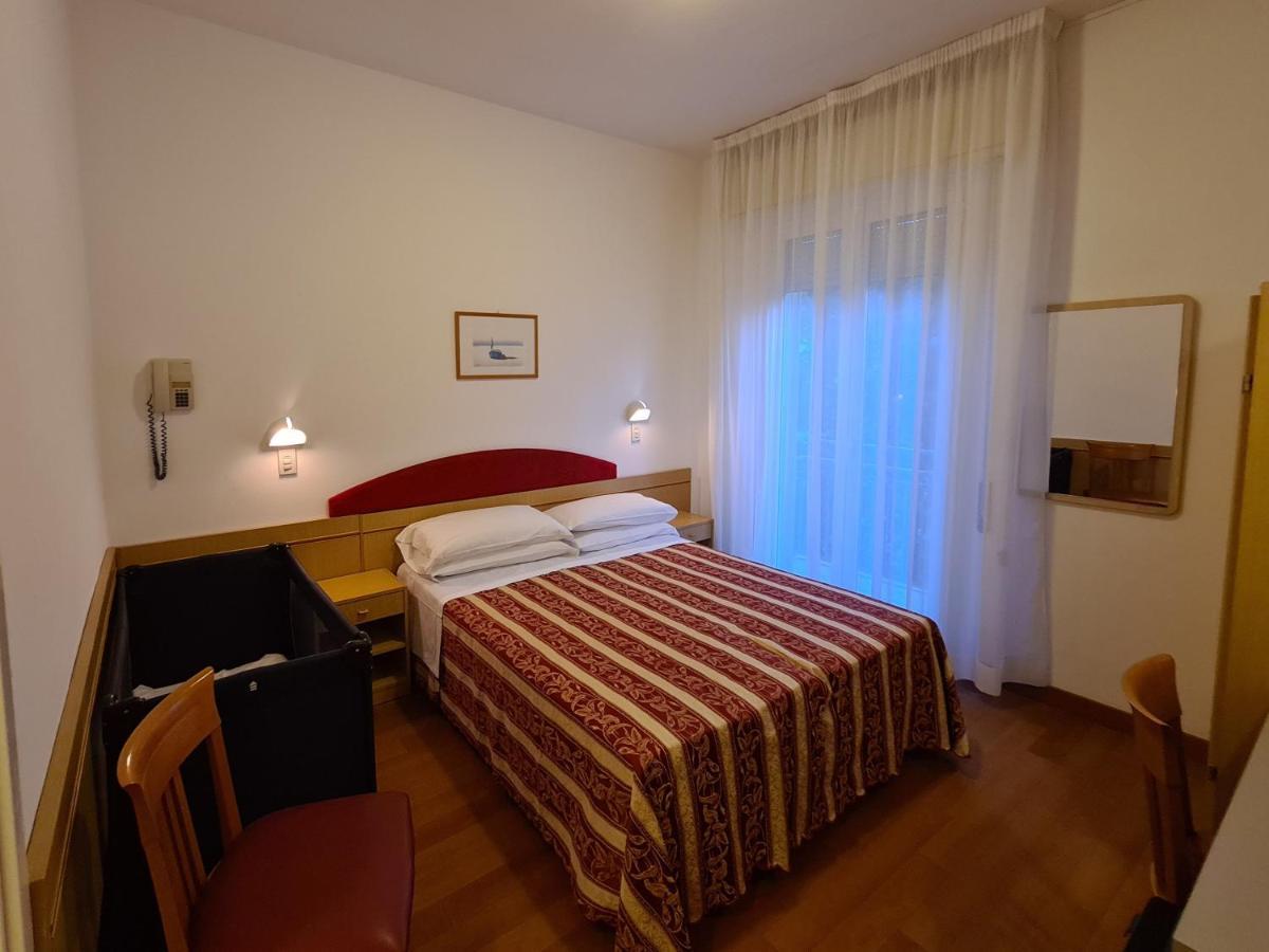 Hotel Angelus Римини Экстерьер фото
