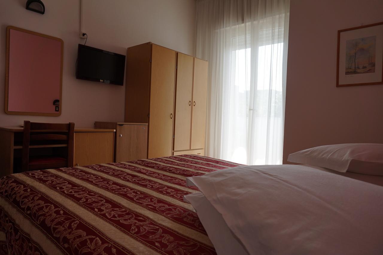 Hotel Angelus Римини Экстерьер фото