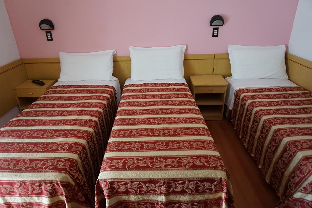 Hotel Angelus Римини Экстерьер фото