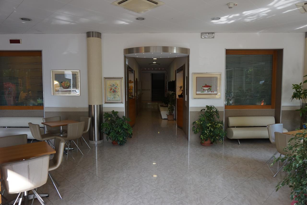 Hotel Angelus Римини Экстерьер фото
