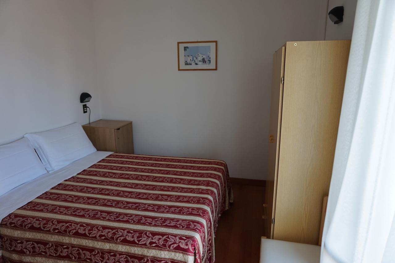 Hotel Angelus Римини Экстерьер фото