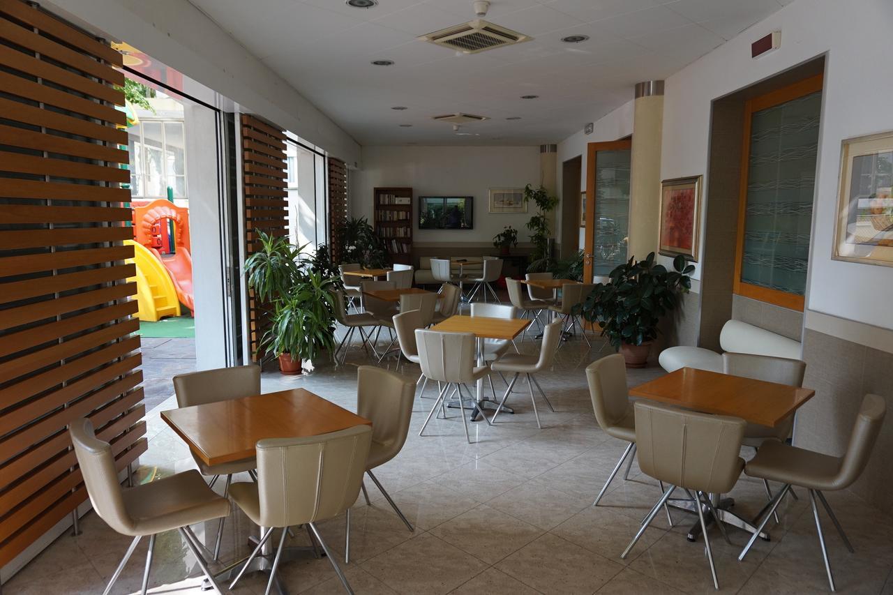 Hotel Angelus Римини Экстерьер фото
