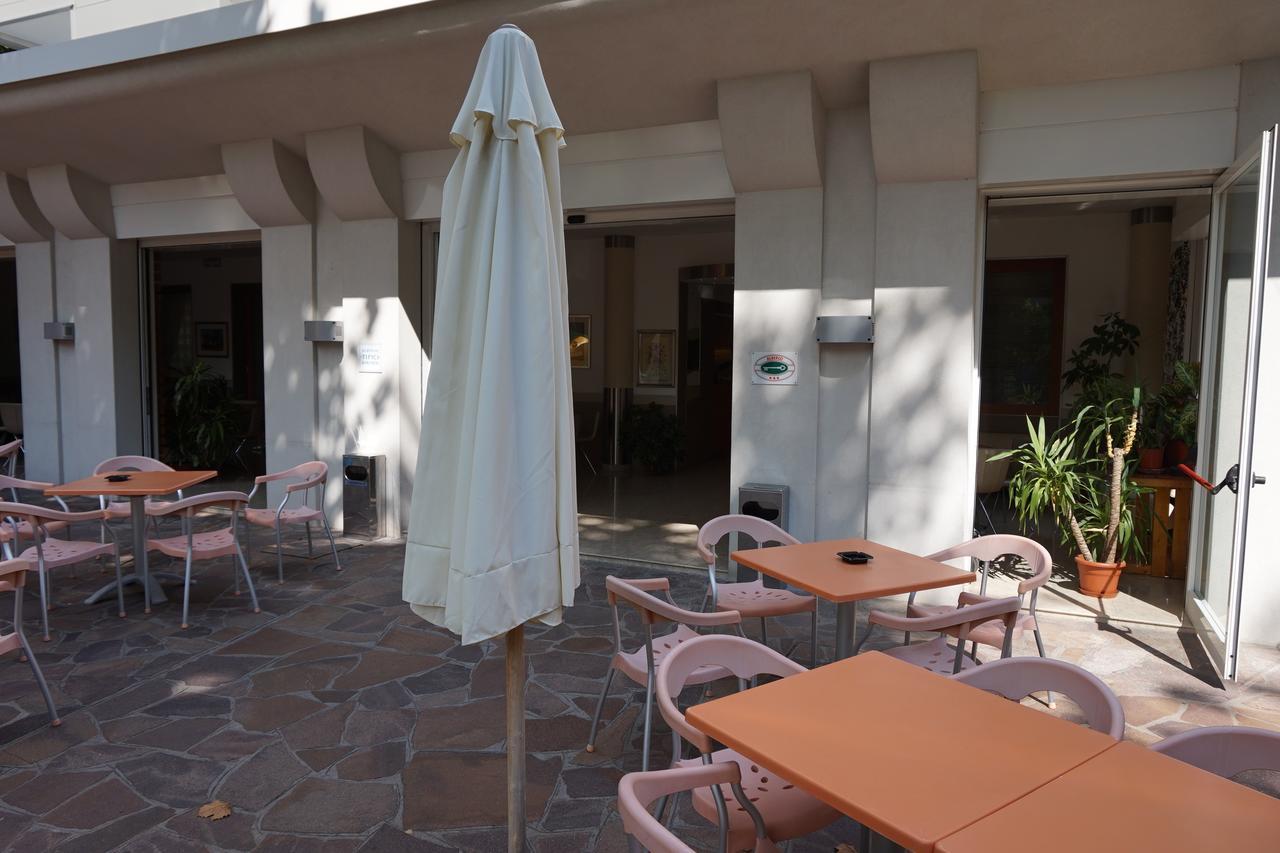 Hotel Angelus Римини Экстерьер фото