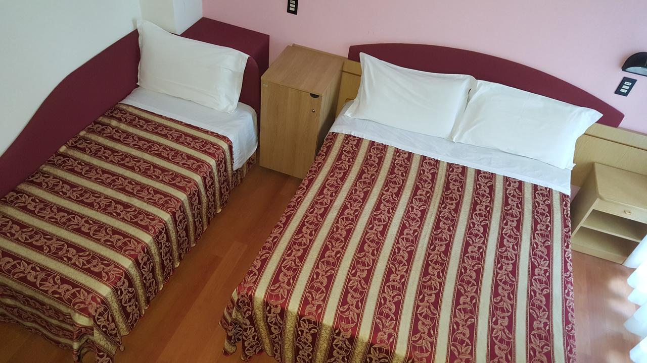 Hotel Angelus Римини Экстерьер фото