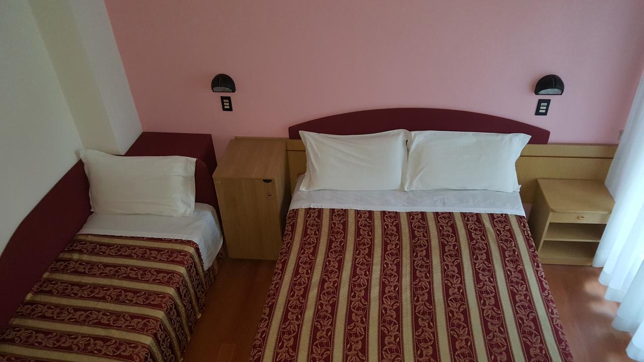 Hotel Angelus Римини Экстерьер фото
