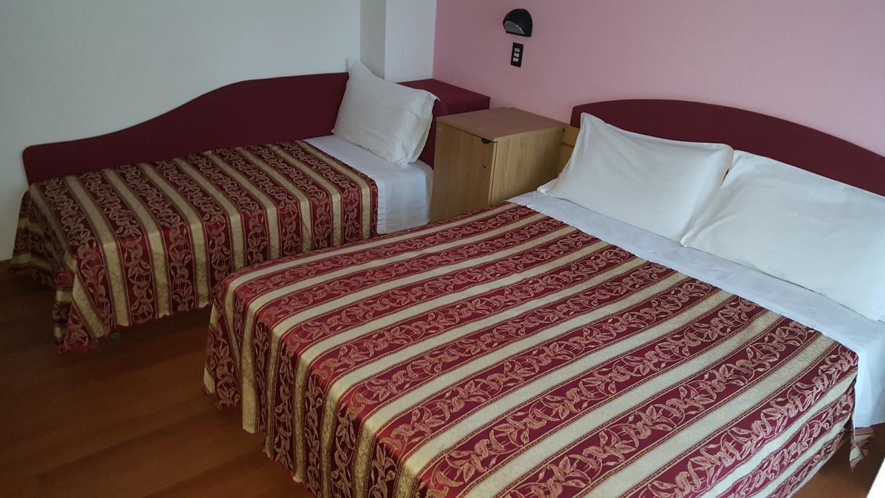 Hotel Angelus Римини Экстерьер фото
