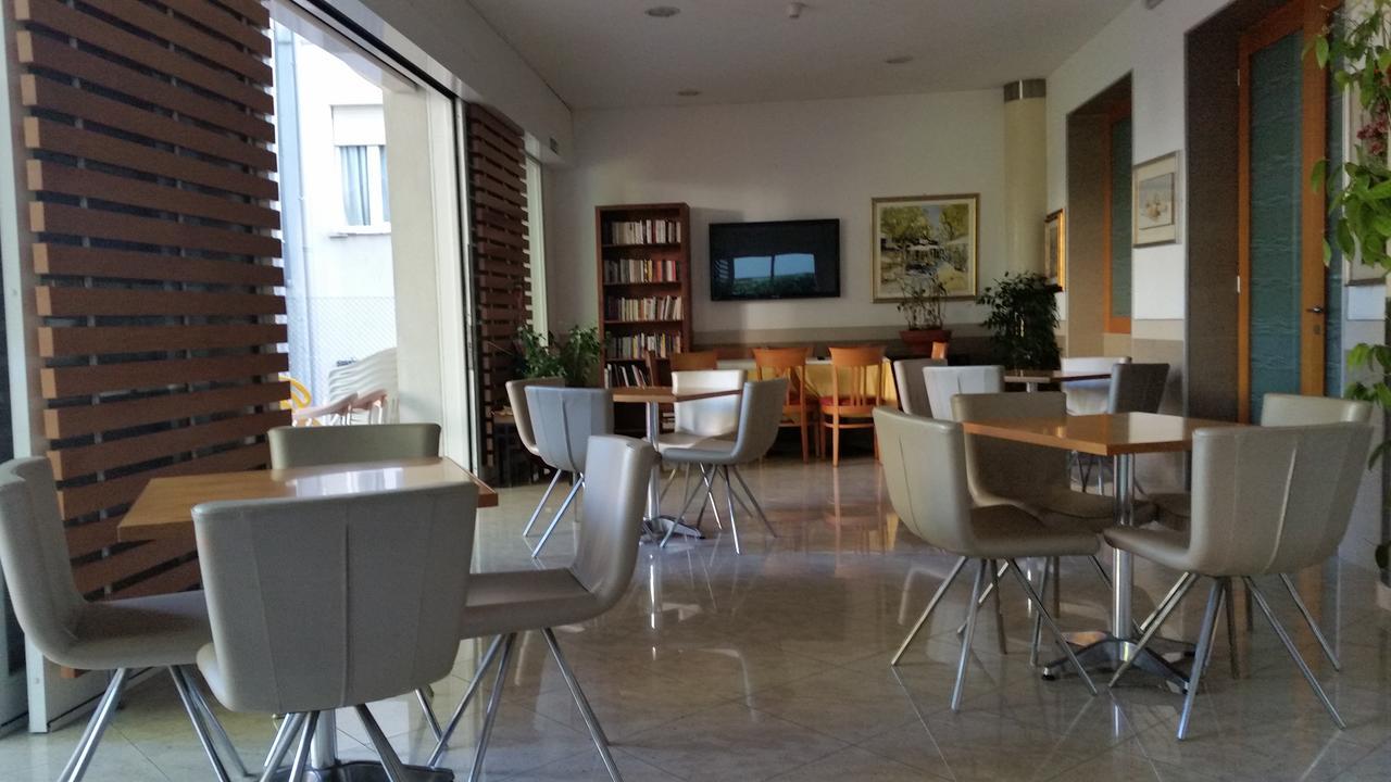 Hotel Angelus Римини Экстерьер фото